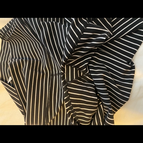 Lululemon Cropped Stripe Legginging - Picture 4 of 4